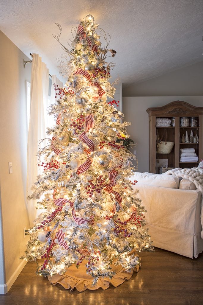 10 Beautiful Ways To Decorate With Ribbon On Christmas Trees