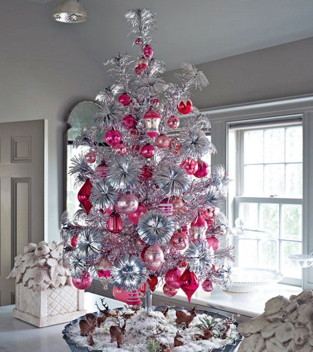 10 Ways To Color Your Christmas Tree