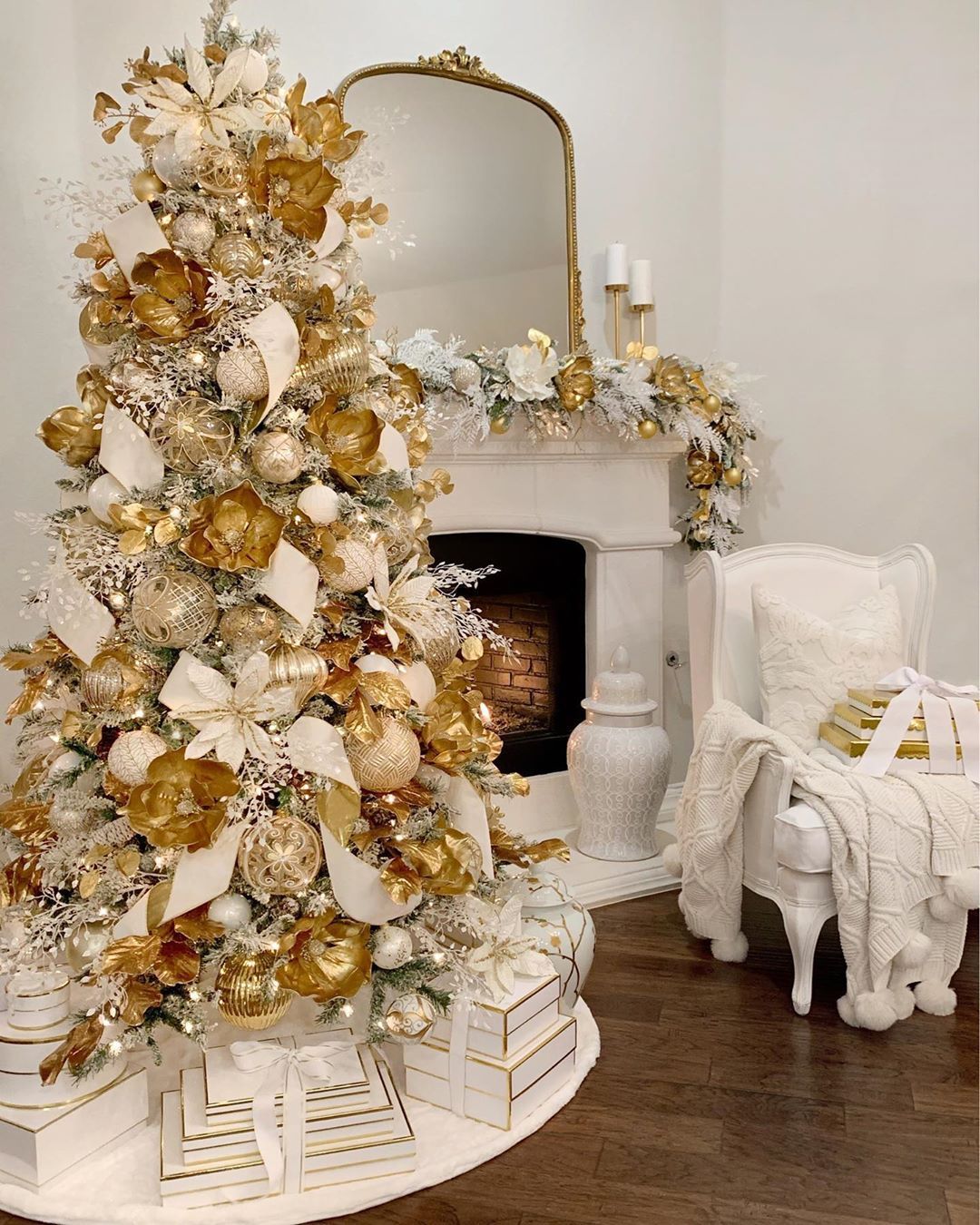 10 Ways To Decorate A White Christmas Tree With Gold