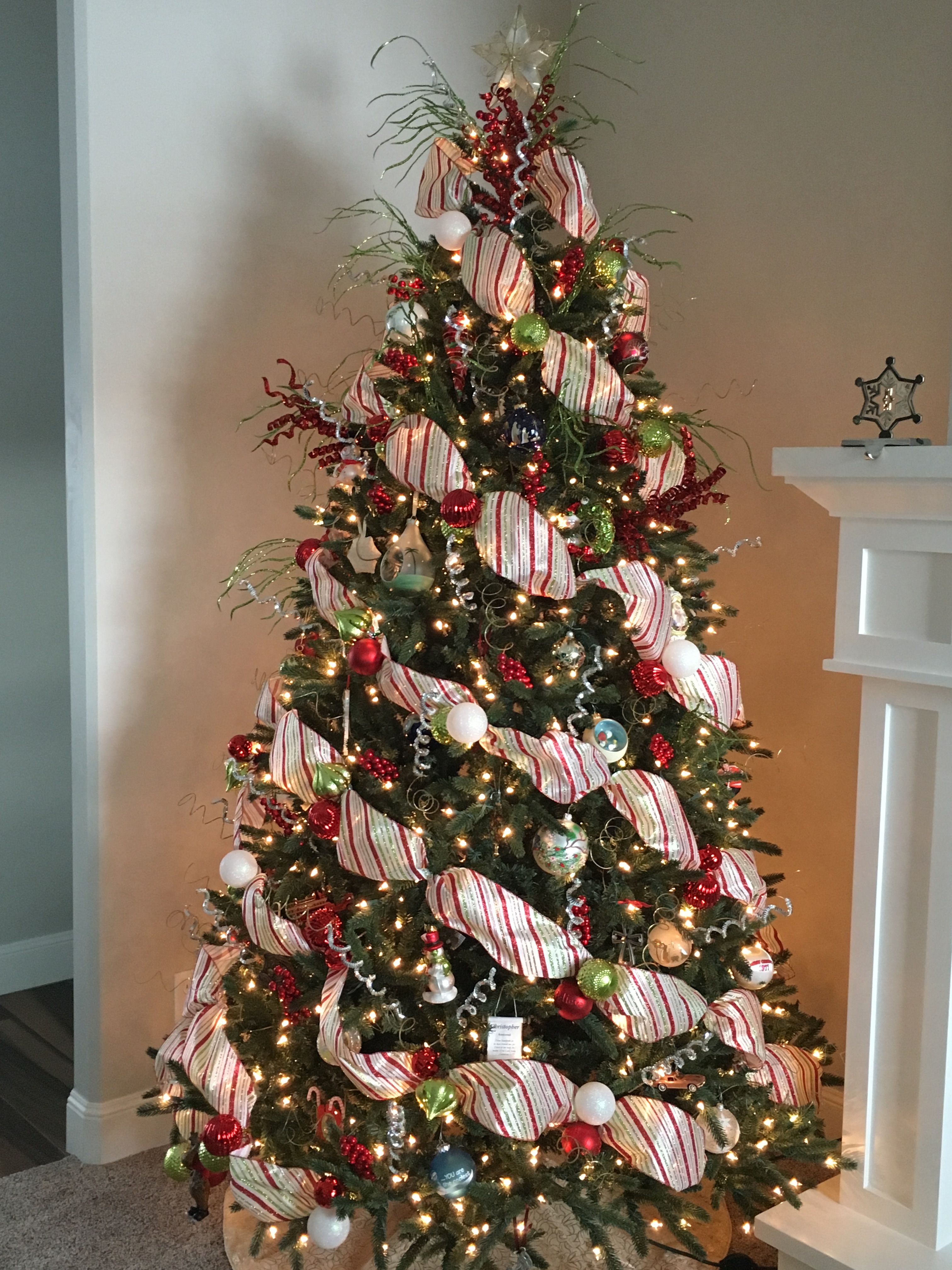 Bright Green Christmas Tree Decorating Ideas