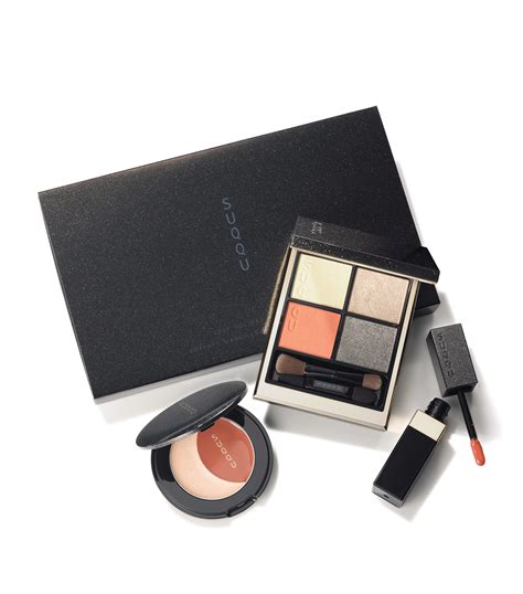 Suqqu Holiday Makeup Kit Product