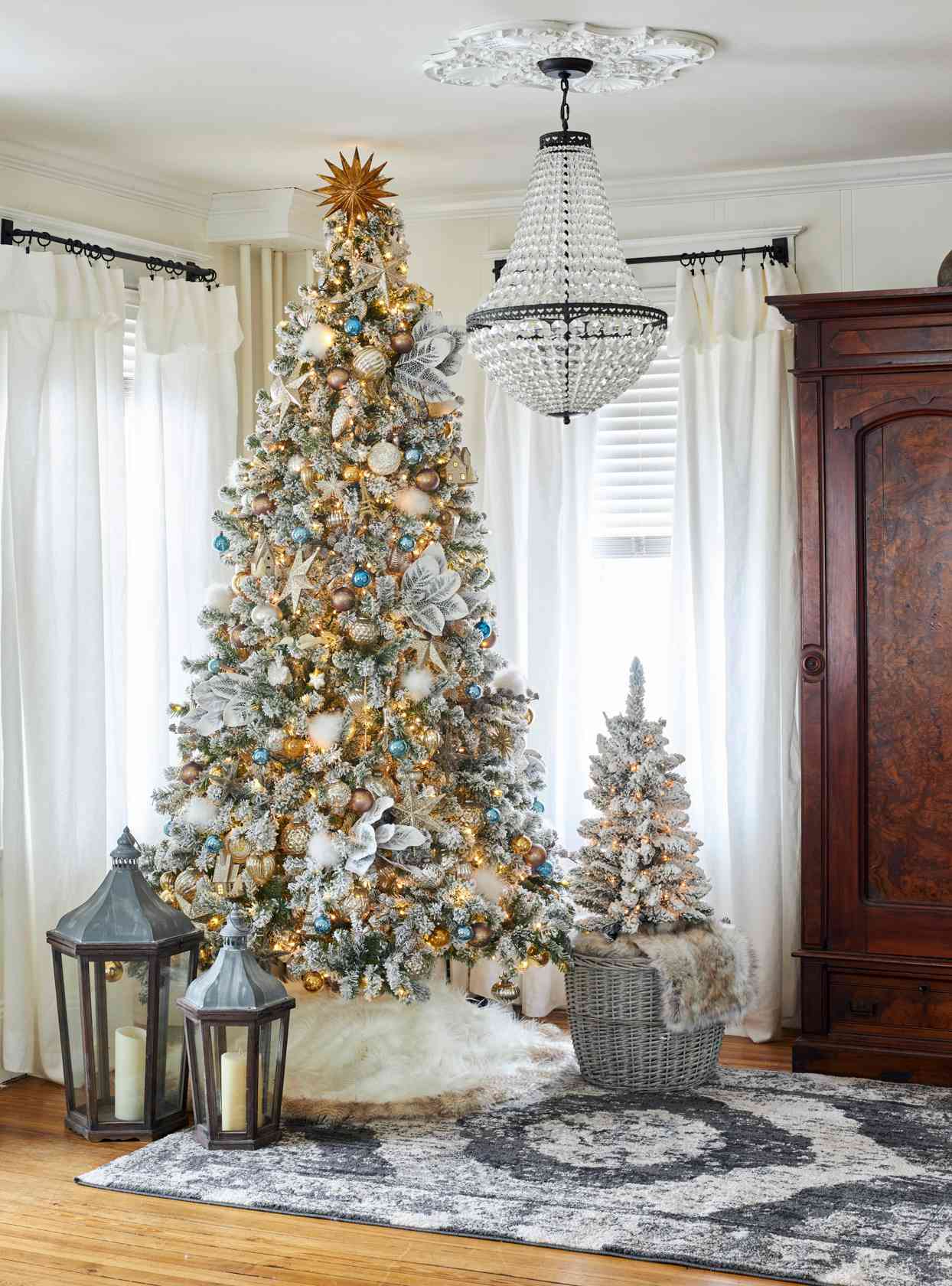 Flocked Christmas Tree Ideas with Lights