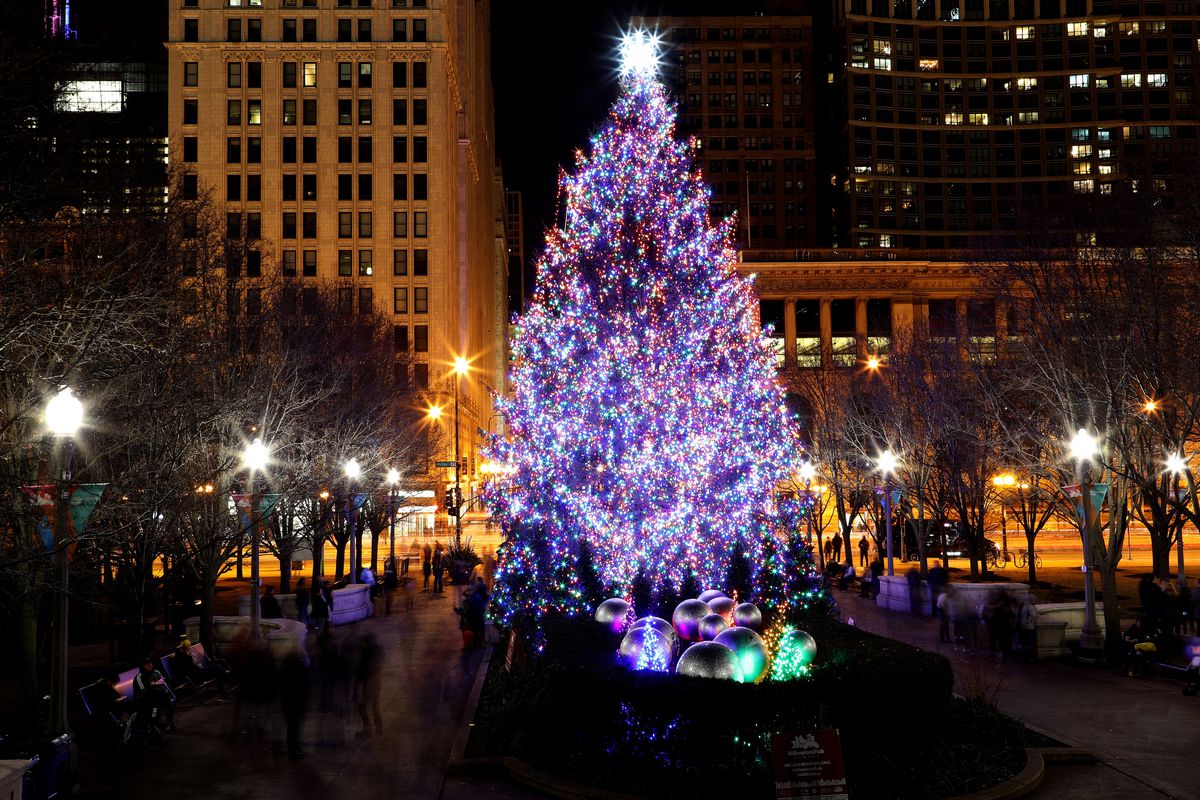 5 Facts About Chicagos Iconic Christmas Tree