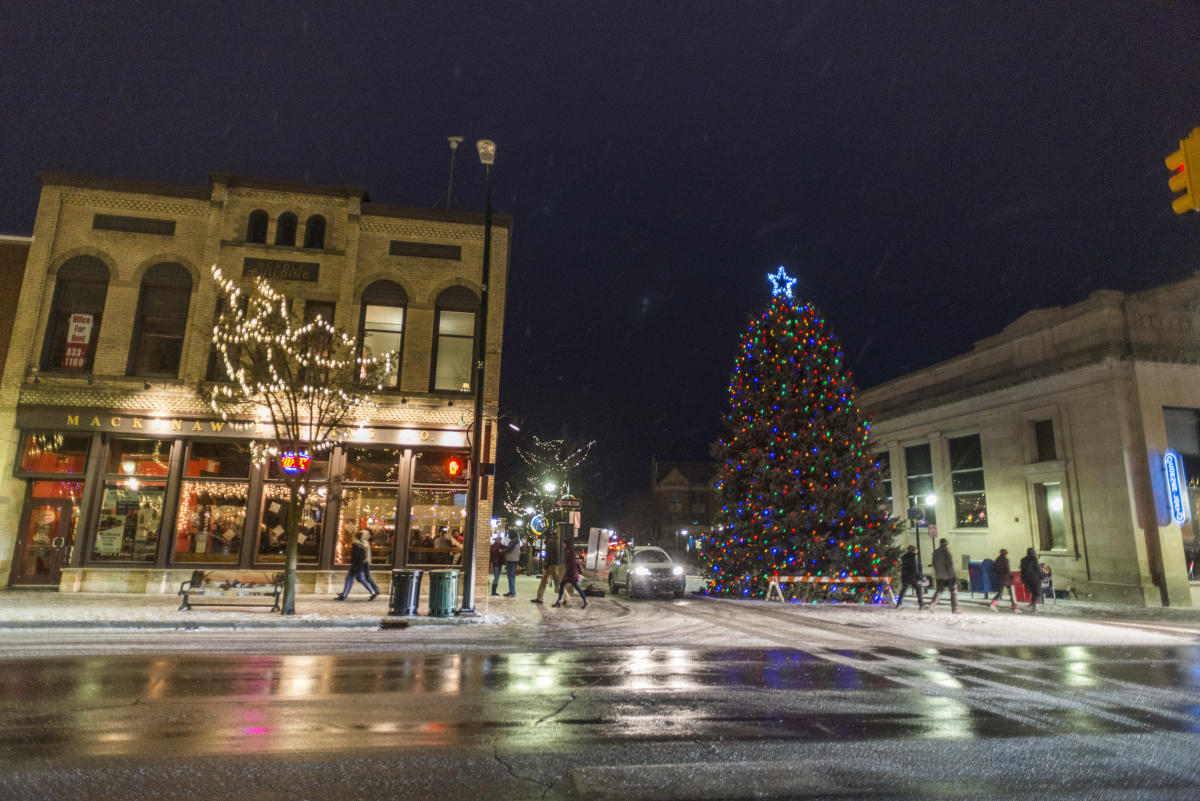 5 Ways To Host A Memorable Holiday Christmas Party In Traverse City