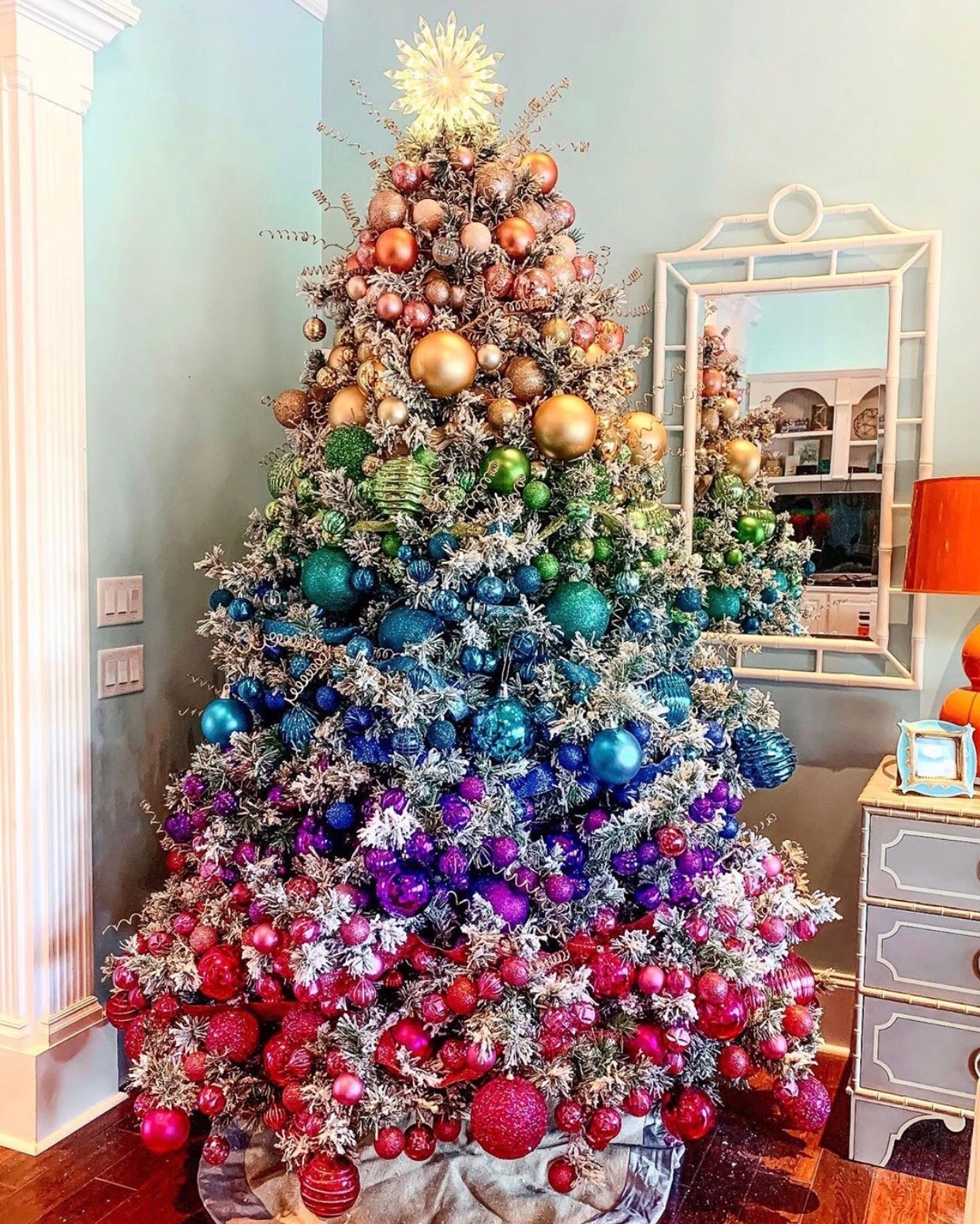 6 Ways To Create A Colourful Christmas Tree