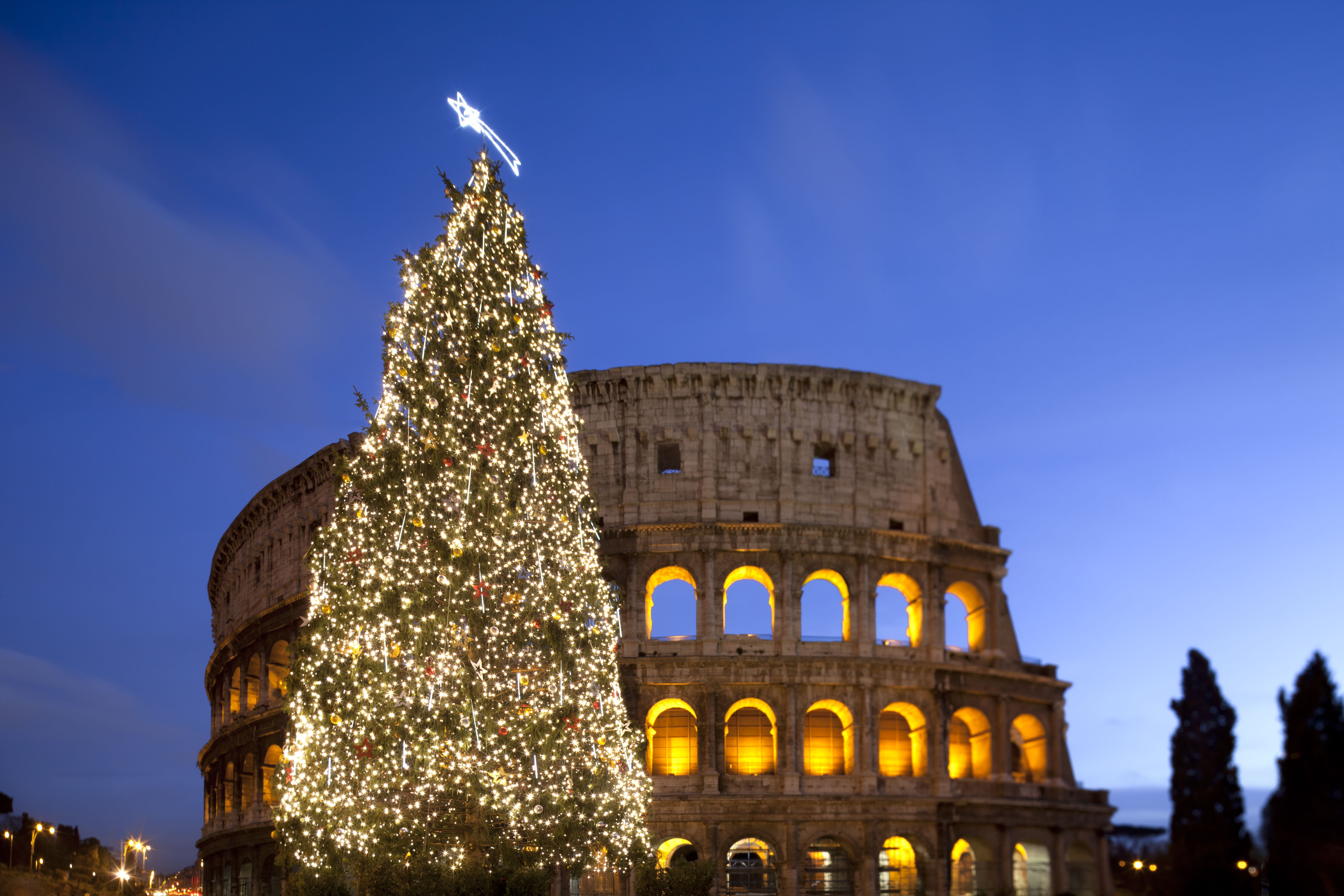 7 Italian Christmas Traditions To Adopt This Year