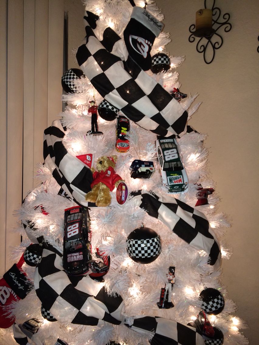 7 Ways To Create A Racing Themed Christmas Tree