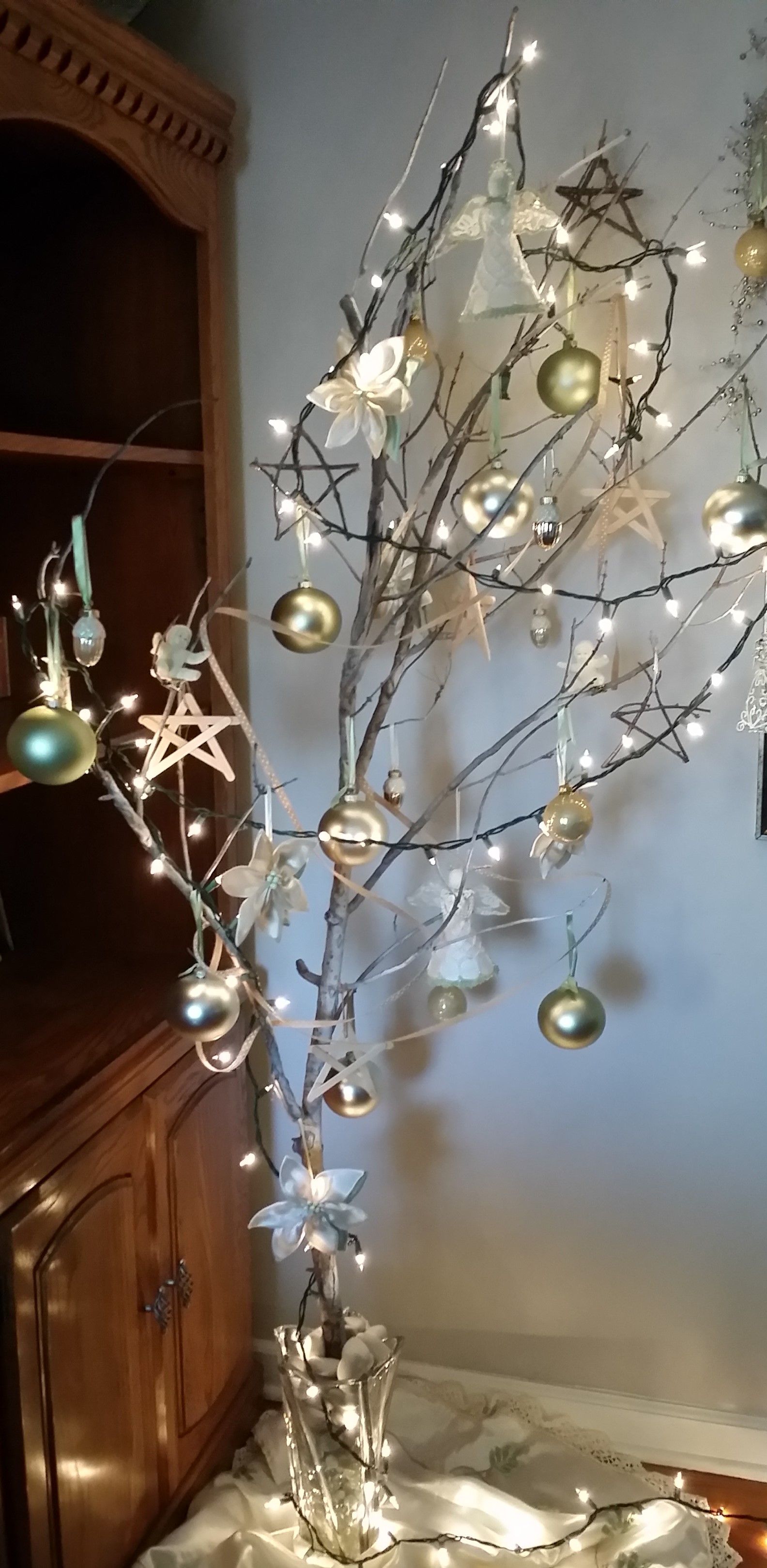 7 Ways To Create Magical Christmas Decor With Tree Branches