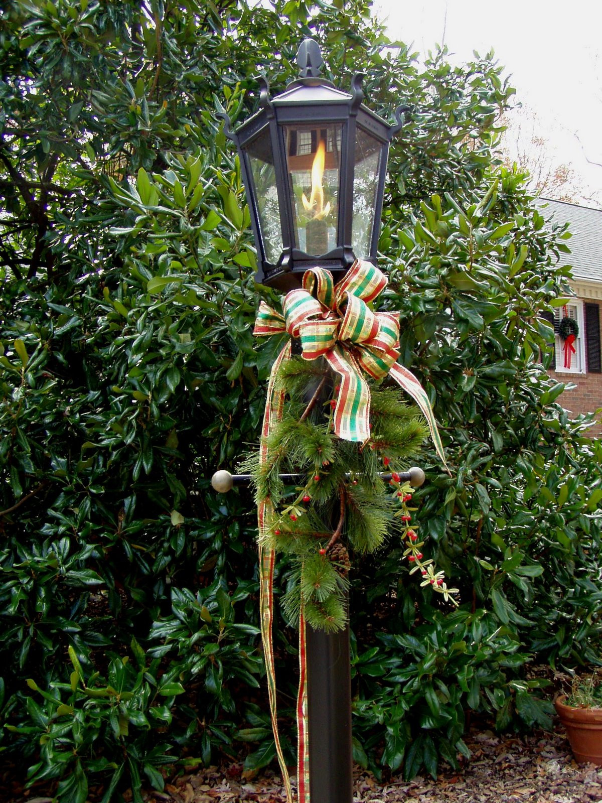 Christmas Lamp Post Decor Ideas