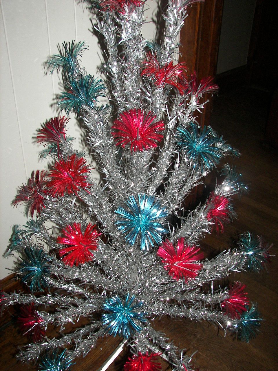 Christmas Tree Silver Pom Pom Ideas