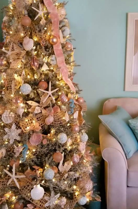 Ways To Style A Brown And Gold Christmas Tree