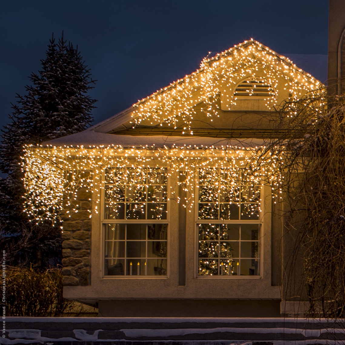 icicle lights on roof