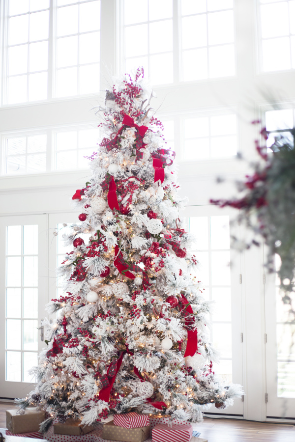 Modern Red and White Christmas Tree