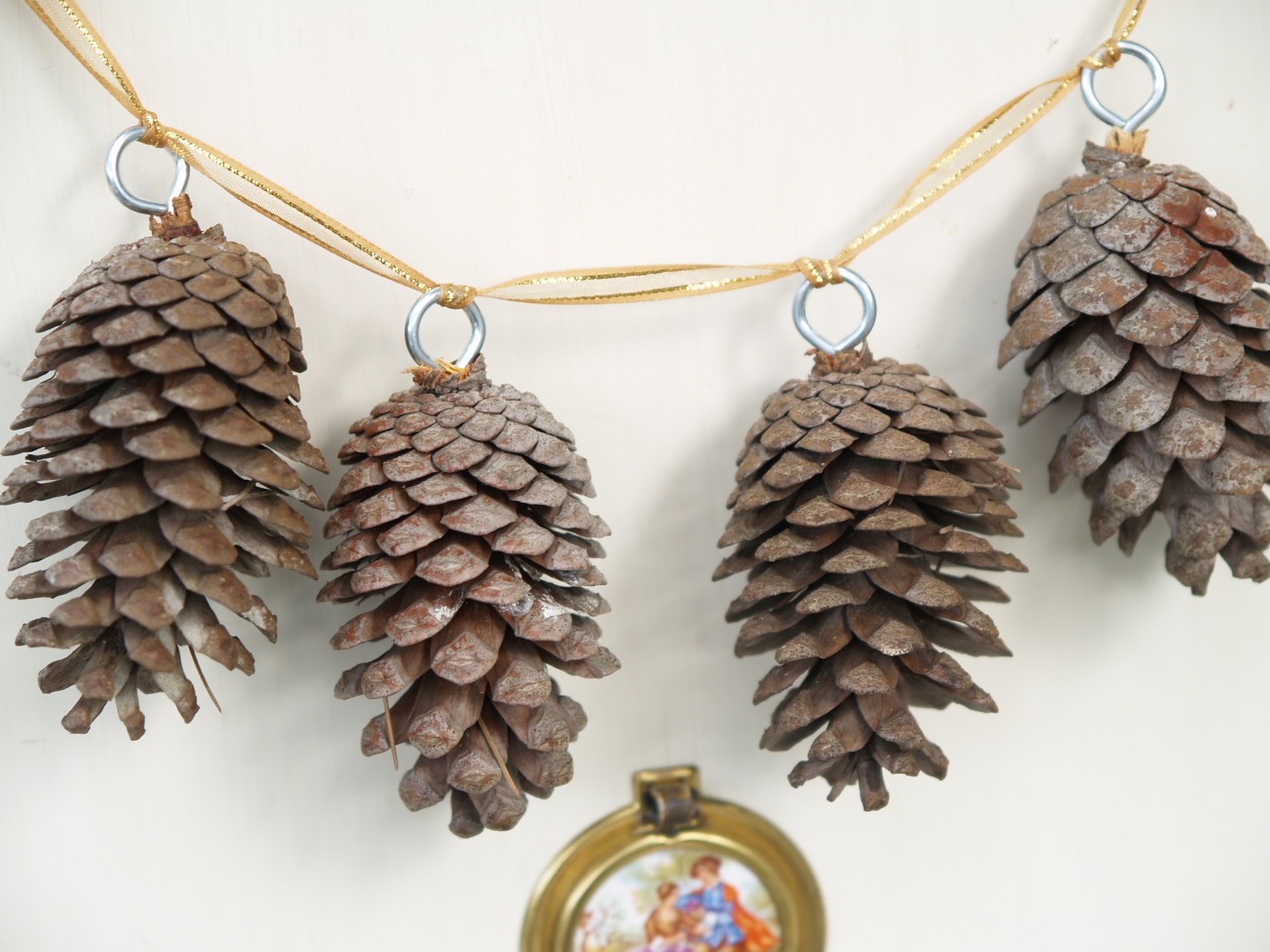 Pinecone Garland