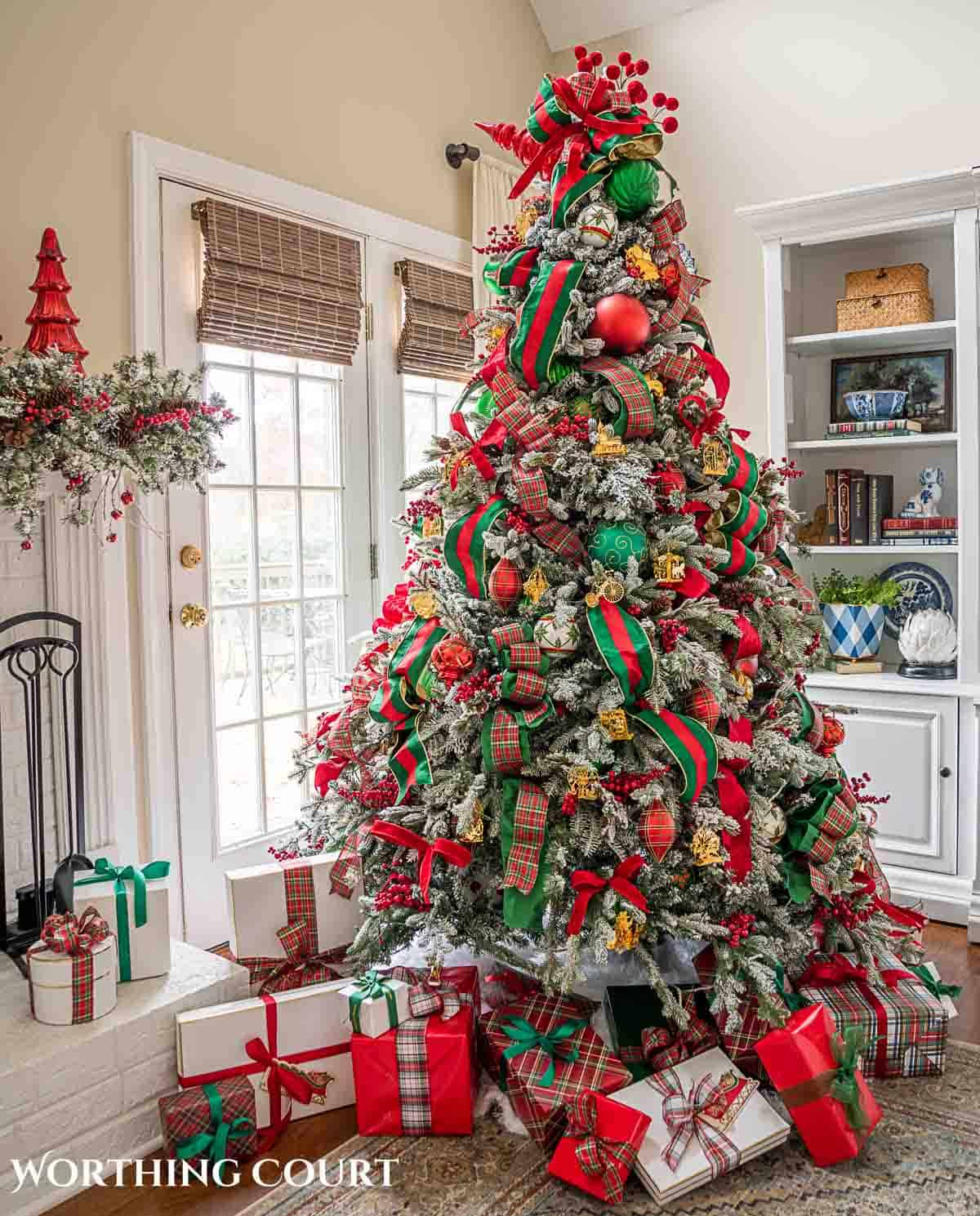 Red and Green Christmas Tree Ball Decor Ideas