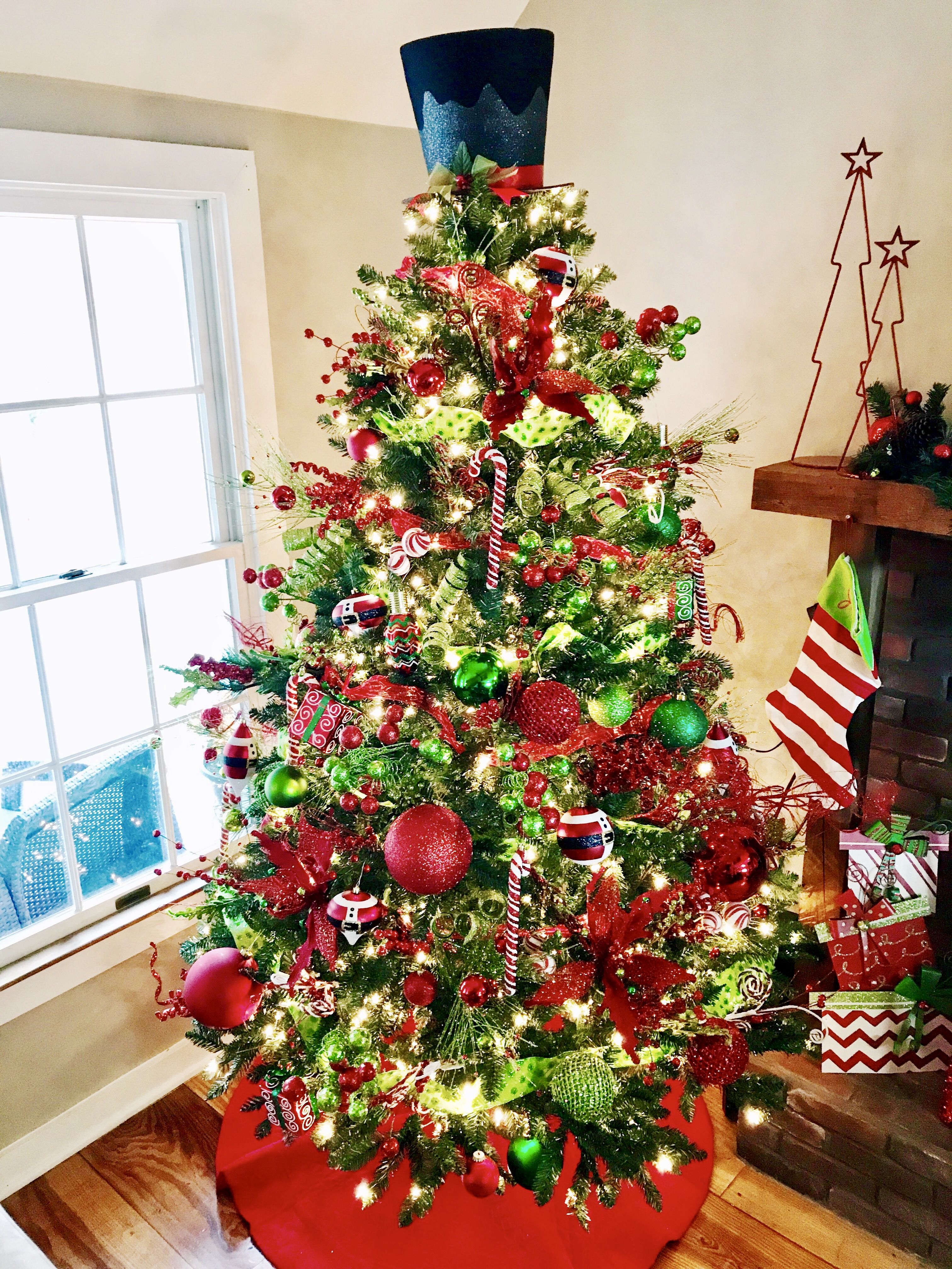 Red Green Christmas Tree Decor Inspiration