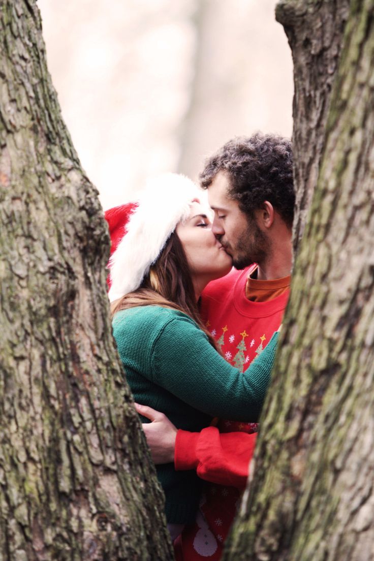 Romantic Couples Christmas Holiday Photo Ideas