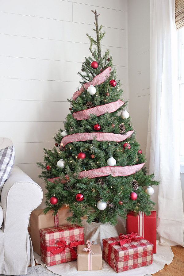 Rustic Red and White Christmas Tree