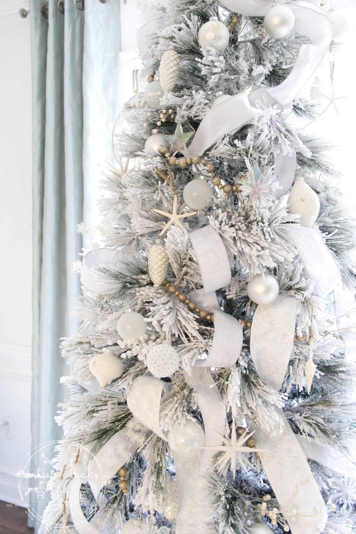 Snowing Christmas Tree Decoration Ideas