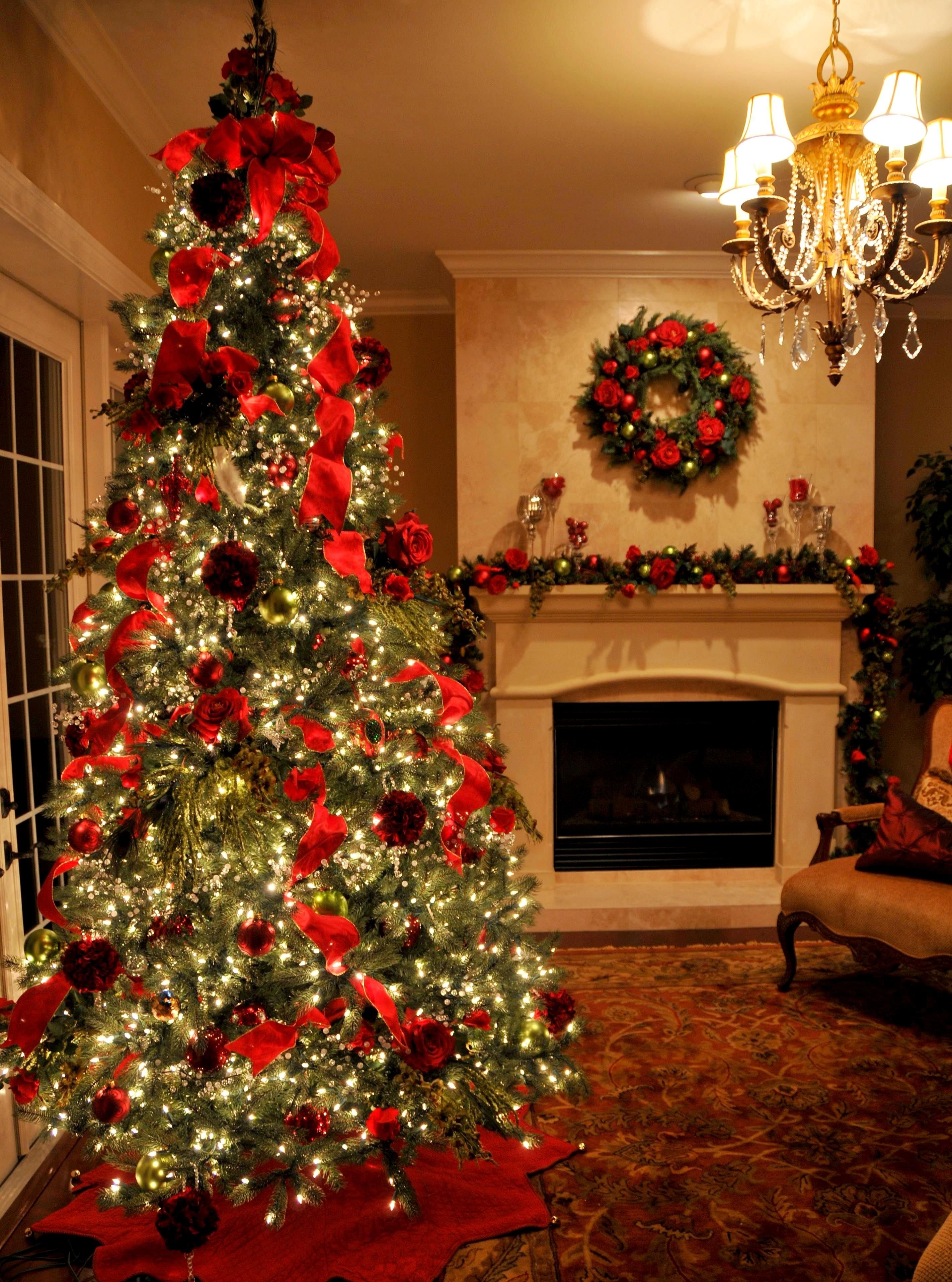 Traditional Elegance Christmas Tree