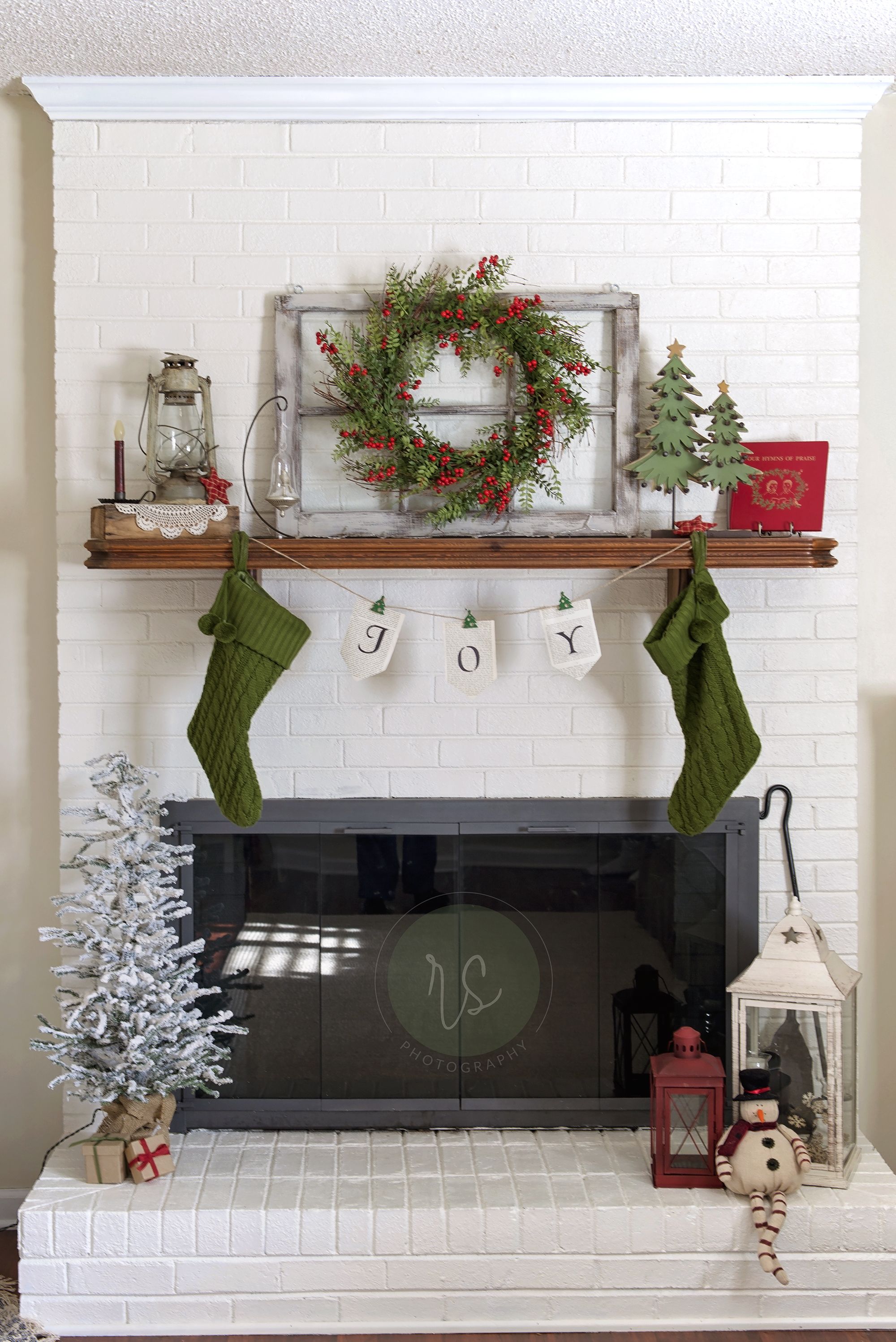 Vintage-Inspired Holiday Mantel