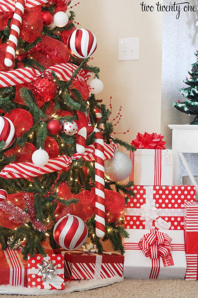 Red and White Christmas Tree Ideas