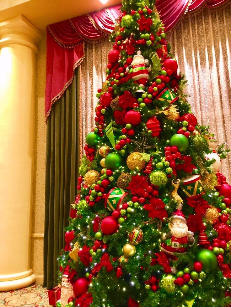 Red Green Christmas Tree Decor Inspiration