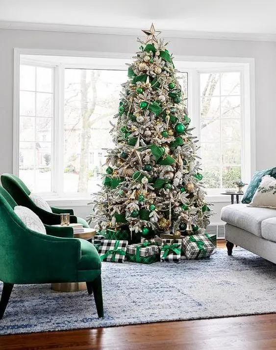 Green Christmas tree decorating ideas